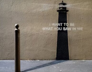 Miniatura: Banksy zaskakuje nowym muralem. Tajemniczy...